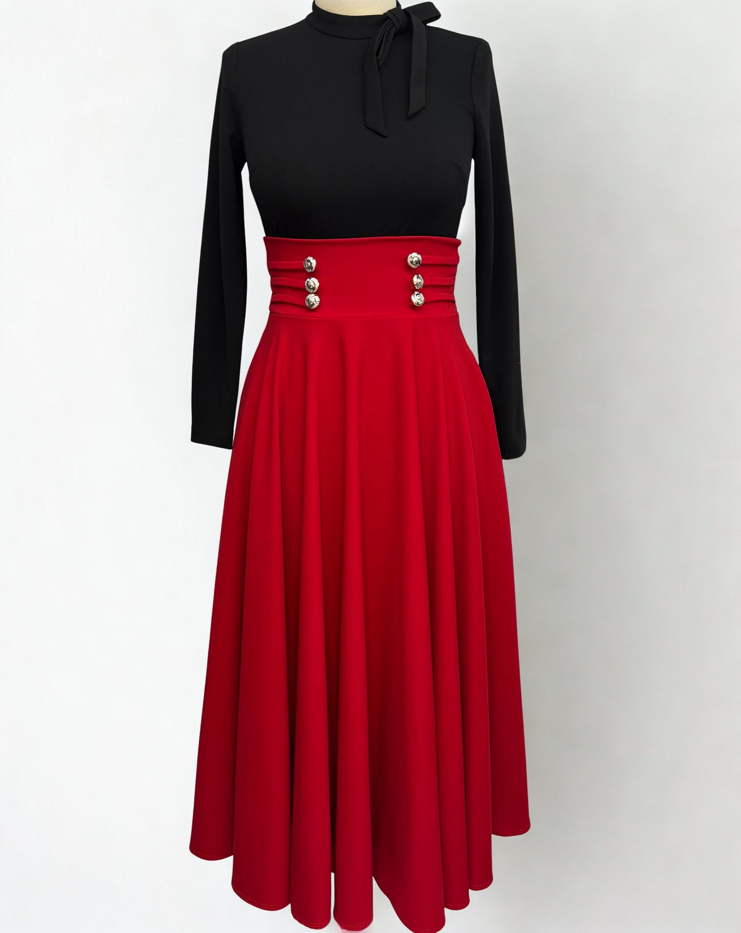 Red lips button skirt